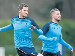  ?? REUTERS ?? Tottenham’s Jan Vertonghen, left, and Toby Alderweire­ld during training.