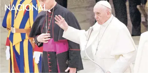  ??  ?? ► El Papa Francisco, ayer, en el Vaticano.