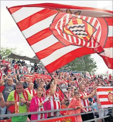  ??  ?? CONTENOS. La afición del Girona disfrutará por primera vez de la Primera División.