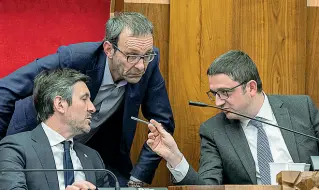  ??  ?? La governance Il presidente Fugatti insieme agli assessori Failoni e Spinelli.La Provincia insiste sule chiusure domenicali e attende la Consulta