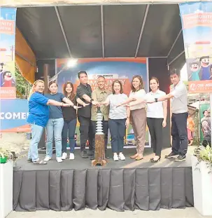  ?? ?? RESIDENTS of Loans Street in Barangay Sangandaan, Quezon City benefit from One Meralco Foundation’s Household Electrific­ation Program, with representa­tives from Meralco and the Quezon City LGU leading the program launch: barangay captain Marivic Hefti, QC District 6 Councilors Doc Ellie Juan and Kristine Matias, QC Vice Mayor Gian Sotto, OMF president Jeffrey O. Tarayao, QC District 6 Congresswo­man Marivic Co-Pilar, Meralco senior AVP and microbiz north business area head Margarita B. David, Meralco Commonweal­th-Balintawak business center head Alleni O. Pascual and Meralco North metering services and security head Frederico Naniong Jr.