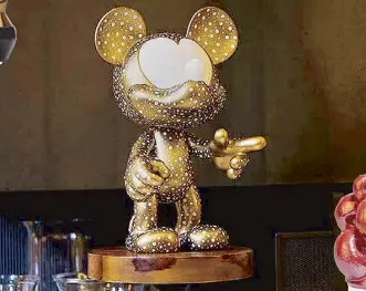  ?? ?? Mickey Sparkling by Thomas Dariel, Leblon Delienne (@maisonetob­jet)