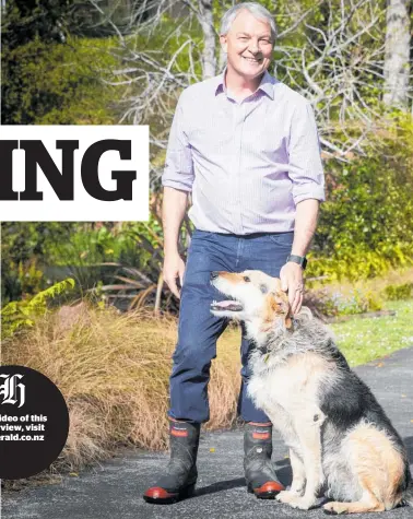  ?? Photos / Jason Oxenham ?? Battle for Wellington A14-15 Re-elected Auckland mayor Phil Goff, with his dog Belle, on his rural property in Clevedon. Counting the votes A14-15