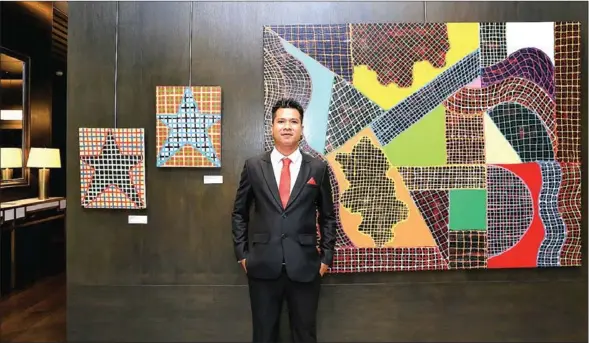  ?? HEAN RANGSEY ?? Artist Pen Robit on the opening day of his exhibition The Ontology of Form and Colour at Rosewood’s Art Gallery on March 3.