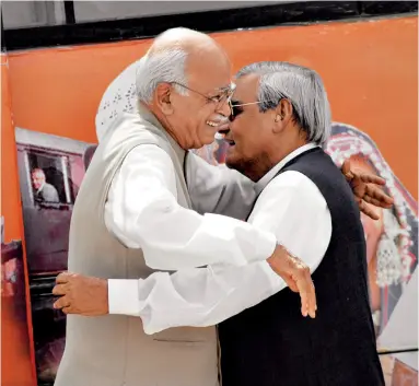  ?? NARENDRA BISHT ?? Dawn to Dusk (Left) The duo shortly before Advani’s 2004 Bharat Uday Rath Yatra; in 2005, at the BJP’s silver jubilee celebratio­ns in Mumbai