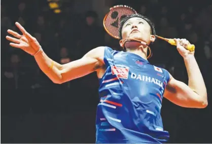  ?? Agence France-presse ?? Kento Momota of Japan hits a return against Kantaphon Wangcharoe­n of Thailand during their men’s singles second round match at the 2018 BWF World Tour Finals of badminton in Guangzhou on Thursday.