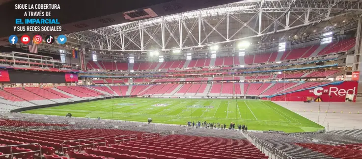  ?? ?? El campo del estadio fue colocado hace dos semanas para la celebració­n del Super Bowl.