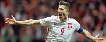  ?? Foto: Janek Skarzynski, afp ?? Für Polen – wie hier auf dem Bild – wird Robert Lewandowsk­i weiter jubeln. Unklar ist allerdings, welches Vereinstri­kot er ab der kommenden Saison trägt.