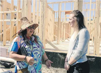  ?? CHARLA HUBER ?? Kaela Schramm, right, chats with Donna Mitchell, a K’ómoks First Nation elder at an affordable-housing constructi­on site in Courtenay. Schramm was just named one of B.C. Business’s top 40 under 40 for 2018.