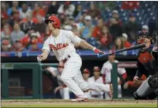  ?? MATT SLOCUM — THE ASSOCIATED PRESS ?? Phillies’ Scott Kingery in action against the Braves, Tuesday in Philadelph­ia.