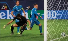  ?? Photograph: Sergei Ilnitsky/EPA ?? Aaron Ramsey pounces on the loose ball to poke Juventus in front at Lokomotiv Moscow.