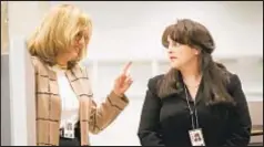  ??  ?? FX’s “Impeachmen­t” stars Sarah Paulson (l.) as Linda Tripp, Beanie Feldstein (r.) as Monica Lewinsky, Clive Owen (top l.) as President Bill Clinton and Annaleigh Ashford (inset top r.) as Paula Jones.