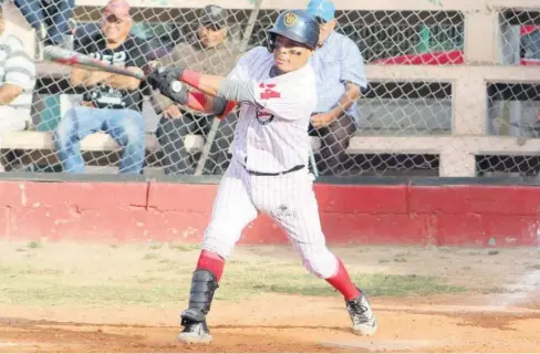  ?? EL DEBATE ?? > Con todo la lucha por las victorias en la Liga de Beisbol Sabatina Domingo “Mingo” Vázquez.