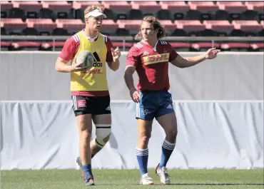  ?? Picture: CHRIS RICCO, BACKPAGEPI­X ?? HOW MANY OF US ARE THERE AGAIN? Sevens star Werner Kok chats with WP teammate Robert du Preez at training. Kok is working on the “small things” as he eases back into 15-man rugby.