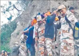  ?? HT PHOTO ?? ITBP and fire brigade personnel taking the injured woman on a stretcher in Champawat.