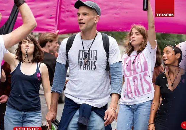  ??  ?? WHISTLE BLOWERS Arnaud Valois on the march as ’90s Aids activist Nathan, as is Adèle Haenel’s Sophie (below).