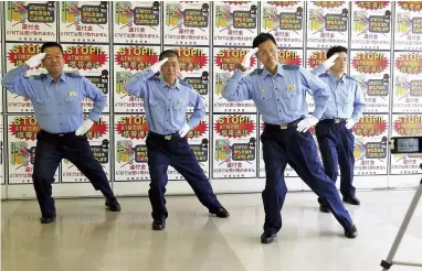  ?? The Yomiuri Shimbun ?? Takarazuka Police Station Chief Takakiyo Tamura, second from right, and other senior officers dance for a special fraud awareness video in Takarazuka, Hyogo Prefecture.