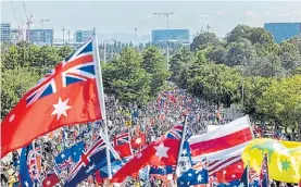  ?? AFP ?? Multitud.
Enorme marcha antivacuna en Canberra, Australia.