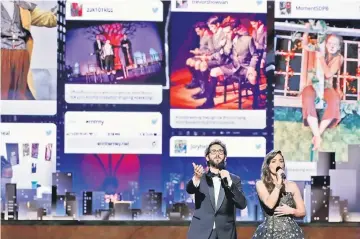  ??  ?? Show hosts Josh Groban and Sara Bareilles perform. • (Right) Glenda Jackson poses with her award for Best Performanc­e by an actress in a leading role in a play for ‘Edward Albee’s Three Tall Women’.