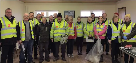  ??  ?? Pictured are the volunteers who turned out for the annual spring clean in Carraroe.