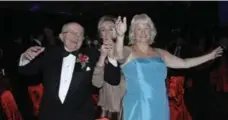  ?? GEORGE BESHIRI/METROLAND FILE PHOTO ?? Dr. Brian Thicke, his wife, centre, Dr. Diane Bridges Thicke, and then-mayor Susan Fennell at a Steppin Out For Brampton gala where Thicke was feted.