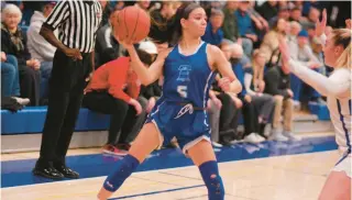  ?? MELANIE SAVAGE/COURTESY ?? East Hampton’s Liana Salamone prepares for a long pass during a Class M girls’ basketball semifinal state tourney game against Bacon Academy on March 14.