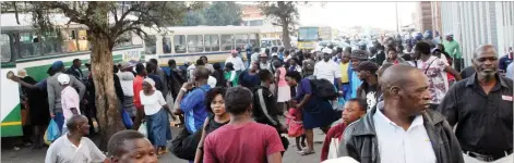  ??  ?? It was business as usual in Bulawayo yesterday as residents shunned the MDC-A demonstrat­ions. In this picture commuters board buses in the city centre