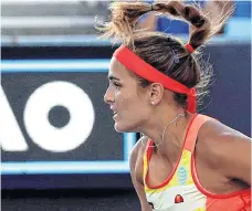  ?? /EFE ?? Mónica Puig devuelve una pelota a Kaia Kanepi en su encuentro de la segunda ronda en Melbourne.