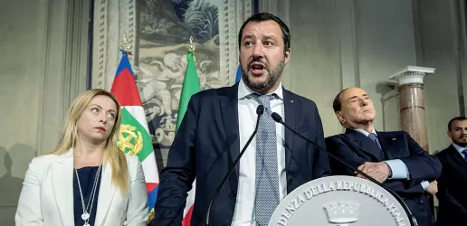  ??  ?? Centrodest­ra Da sinistra, Giorgia Meloni (Fratelli d’Italia), Matteo Salvini (Lega) e Silvio Berlusconi (Forza Italia). I tre leader vogliono il centrodest­ra unito