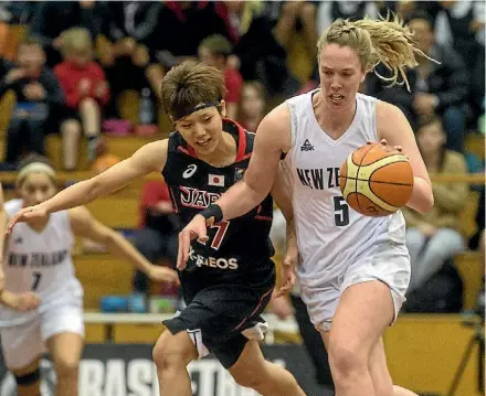  ?? PHOTO: IAIN MCGREGOR ?? Beckley dribbles the ball for the Tall Ferns against Japan.