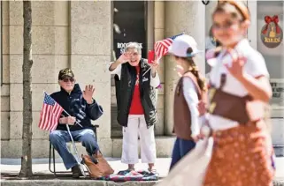  ?? Xinhua ?? Memorial Day parade held in Quincy, US
People take part in a Memorial Day parade in Quincy, Massachuse­tts, the United States.