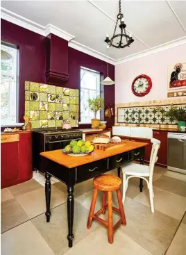  ??  ?? Red kitchen cupboards painted with Dulux African Adventure 2; walls painted with Dulux Rum Raisin and Silk Moire