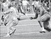  ?? George Bridges Associated Press ?? OKLAHOMA quarterbac­k Baker Mayfield can’t get loose from Houston defensive tackle Ed Oliver.