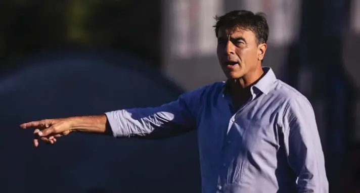  ?? ?? ► El entrenador Gustavo Quinteros aún no logra cautivar a los hinchas del Fortín.