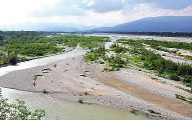  ?? ?? Le Grave Il Piave nella zona delle Grave, nella frazione di Ciano, comune di Crocetta del Montello