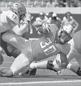  ?? BRIAN BAHR/GETTY ?? Oklahoma State’s Chuba Hubbard (30) pushes past a tackle to score a touchdown against Tulsa on Saturday.