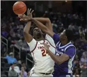  ?? JOHN LOCHER — THE ASSOCIATED PRESS ?? Kansas State guard Cam Carter, right, knocks the ball away from USC forward Joshua Morgan during Monday's game.