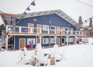  ?? CHANCEY BUSH/COLORADO SPRINGS GAZETTE ?? Snow falls at the Loge in Breckenrid­ge, Colorado. Built in the 1960s, the former Wayside Inn is now a trendy remodeled boutique motel with a hostel vibe that reopened in 2019.