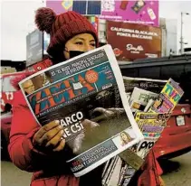  ?? ALEJANDRO TAMAYO U-T ?? Marieli Galvez and her father, Ruben Perez Gonzales, have been selling newspapers and magazines at the San Ysidro border for over 10 years. They have seen a drop in sales in recent years.