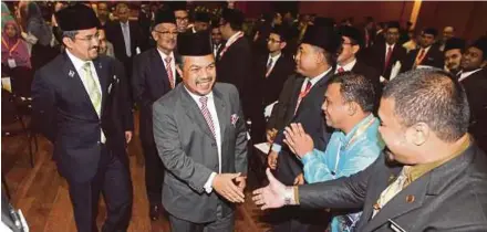  ??  ?? Datuk Seri Jamil Khir Baharom (second from left) and Deputy Datuk Dr Asyraf Wajdi Dusuki (left) after the opening of the National
Universiti Sains Islam Malaysia in