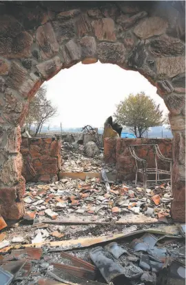  ?? Yalonda M. James / The Chronicle ?? A fire that raged through Vacaville this week left only charred remains of a home that once stood off English Hills Road.