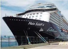  ??  ?? Für die rund 2500 Passagiere, die Platz auf der „Mein Schiff 4“finden, gibt es insgesamt elf Restaurant­s und Bistros sowie elf Bars an Bord.