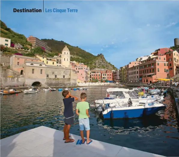  ??  ?? La petite anse de Vernazza protégée par une digue de pierres n’abrite que des unités de petite taille. Les bateaux de passage y sont interdits.