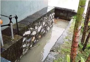  ?? PIC COURTESY OF READER ?? A clogged drain could turn into an Aedes mosquito breeding ground.