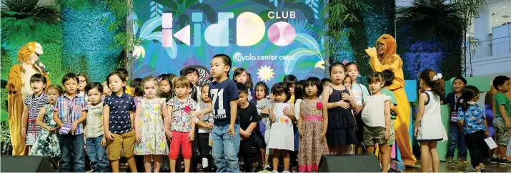  ??  ?? AYALA KIDDO LAUNCH. Happy kids at the interactiv­e Safari musical.