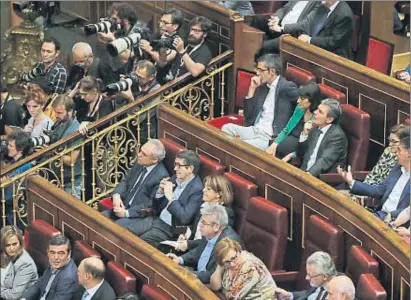  ?? JUAN CARLOS HIDALGO / EFE ?? Imagen de parte de los diputados del grupo socialista en el Congreso