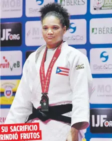  ??  ?? SU SACRIFICIO­RINDIÓ FRUTOSMarí­a Pérez estuvo por seis meses entrenando alrededor del mundo para prepararse para el Mundial de Judo y ayer su esfuerzo fue premiado con una medalla de plata en los 70 kg femenino.