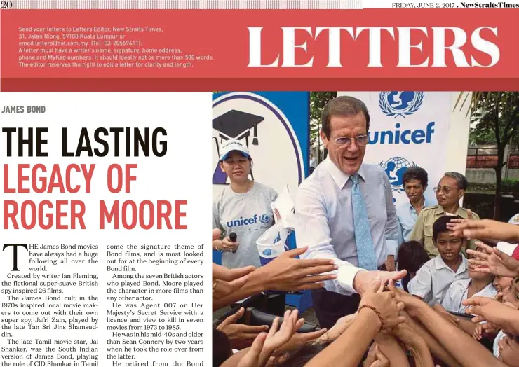  ?? REUTERS PIC ?? Unicef ambassador Roger Moore greeting schoolchil­dren during his visit to a school in Jakarta in 2001.