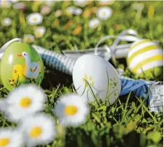  ?? Foto: Julian Leitenstor­fer ?? So sehen die drei Ostereier aus, die am Ostersonnt­ag vor 9 Uhr in Landsberg, Kaufe ring und Dießen versteckt werden.