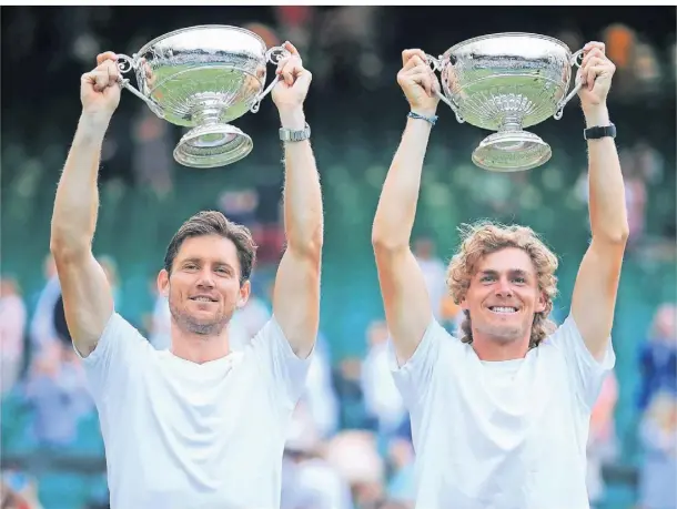  ?? FOTO: IMAGO ?? Die Australier Matthew Ebden (li.) und nach ihrem Doppelsieg in Wimbledon. Im Sommer wird Purcell für den Ohligser Zweitligis­ten aufschlage­n.